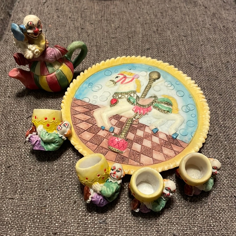 Cute clown mini t cup set. 7 pc set